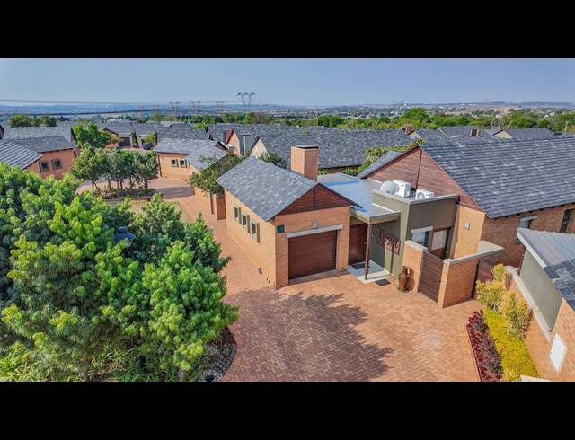 2 BEDROOM TOWNHOUSE FOR SALE IN RETIRE AT MIDSTREAM